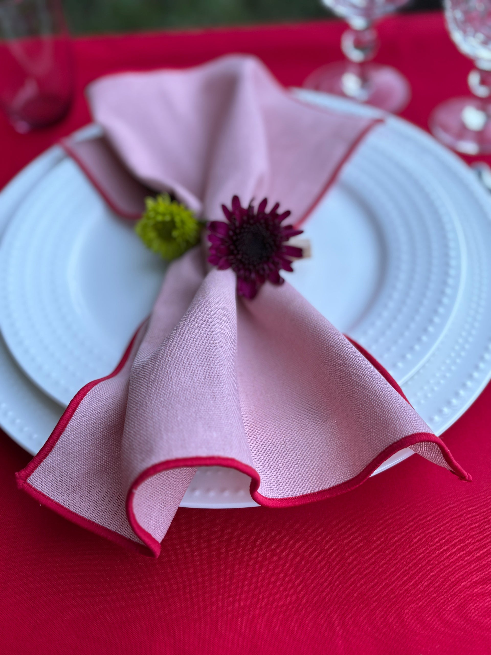 Set of 4 cotton linen cocktail napkins in assorted colors, washable, 30x30 cm — Lot de 4 serviettes de table en coton et lin, couleurs variées, lavables, 30x30 cm, Reyca