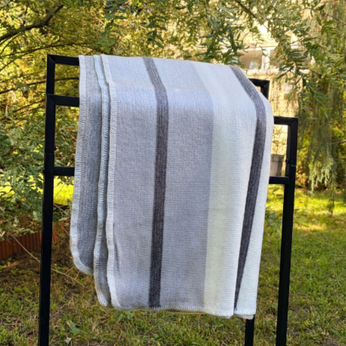 Jeté en alpaga rayé – Gris Earl Grey