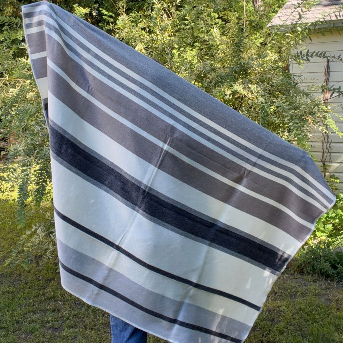 Jeté en alpaga rayé – Gris Earl Grey