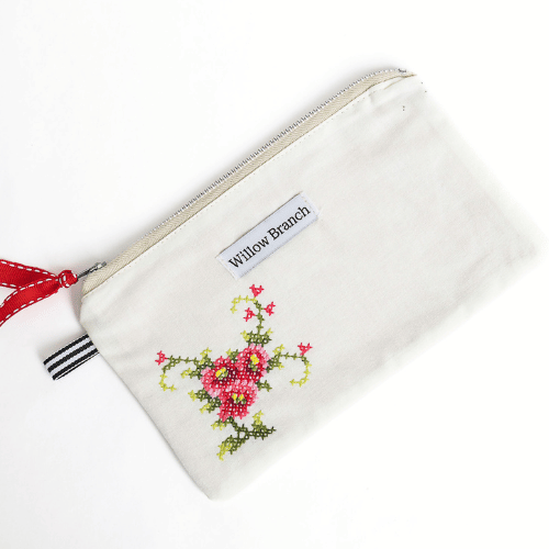 Handmade cream zipper pouch with cross-stitch floral embroidery, Montreal artisan Willow Branch / Pochette zippée crème brodée au point de croix, artisane montréalaise Willow Branch