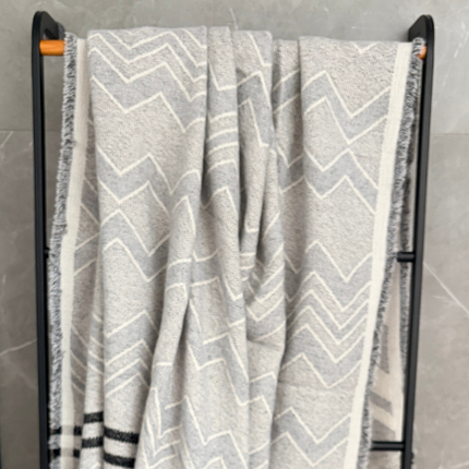 Couverture de style turc avec franges