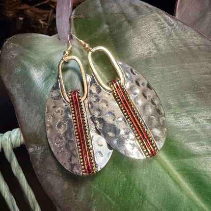 Boucles d’oreilles pendantes en argent martelé