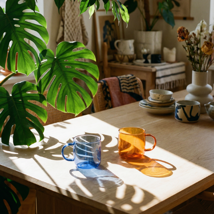 Collection de tasses en verre colorées