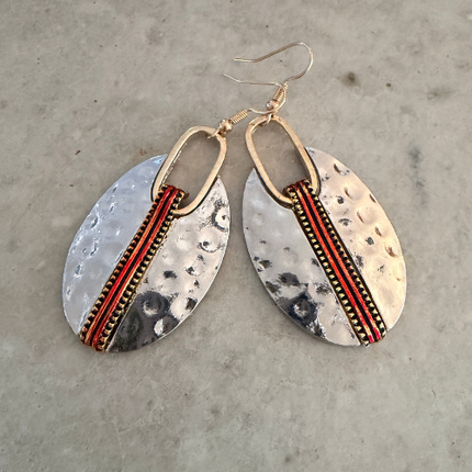 Boucles d’oreilles pendantes en argent martelé