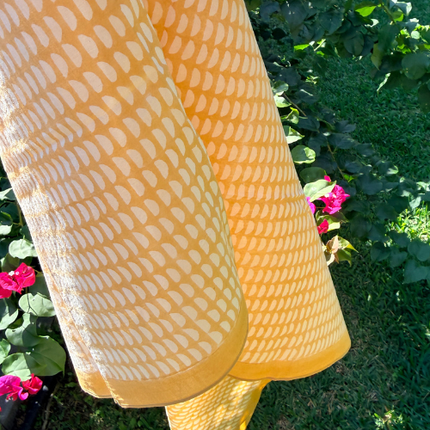 Yellow cotton block print sarong scarf lightweight beach wrap / Sarong foulard en coton jaune imprimé bloc léger pour la plage