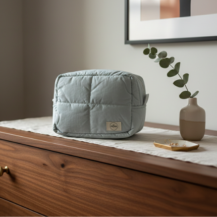 Trousse de toilette matelassée en coton gris nuage