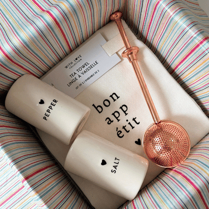 Bon Appétit Kitchen Gift Box – Salt & Pepper Shaker Set, Tea Towels & Tea Infuser