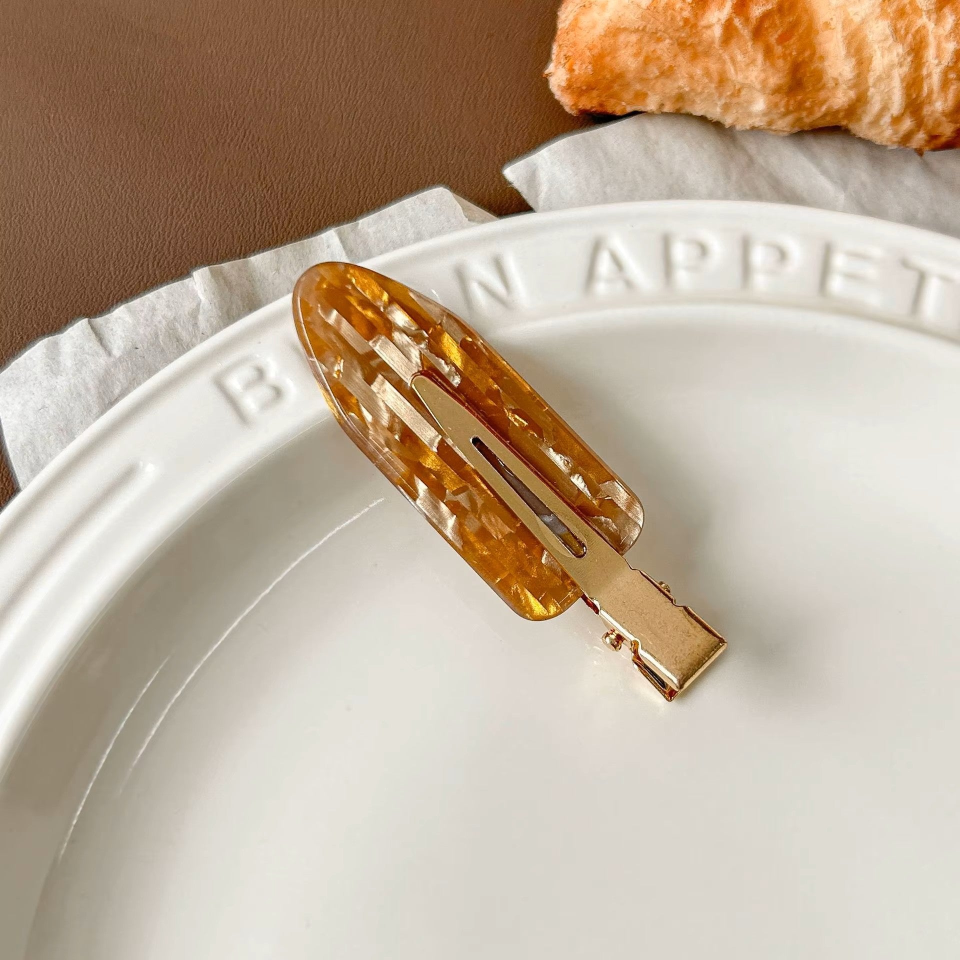 Pince à cheveux acrylique - Marron2