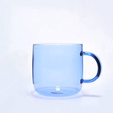 Collection de tasses en verre colorées